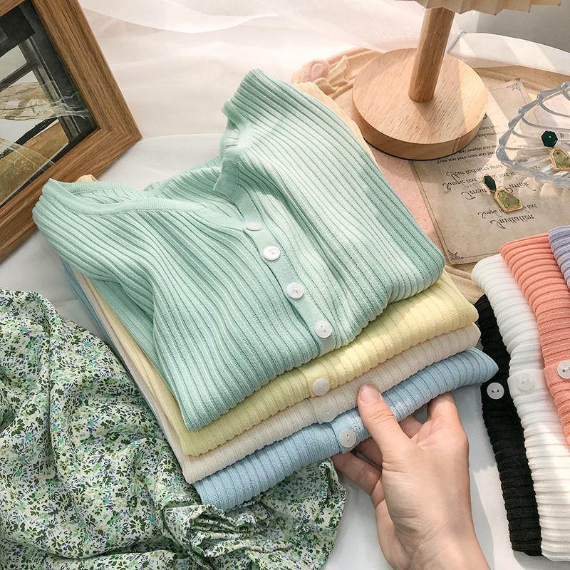 Women's Ice Silk V-Neck Button-Up Loose Short Sleeve Cardigan Top for Spring/Summer 2025.
