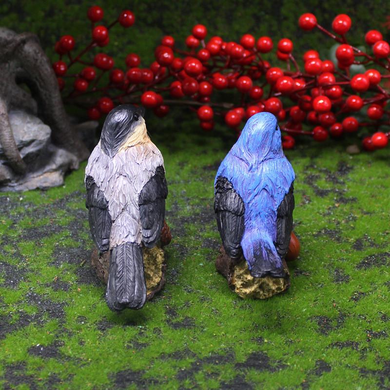 Model Bird Resin With Pinecone And Acorn For Memorial And Festive Gift Giving