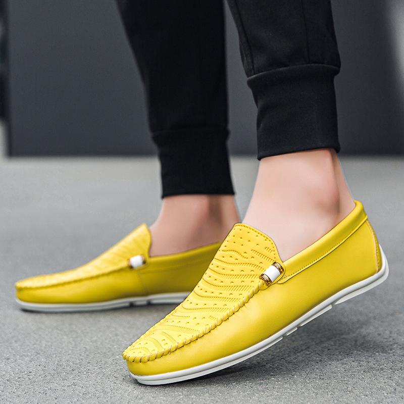 Trendiga platta gröna loafers herr mode slip-on vardagsskor för män mjuka bekväma andningsbara halkfria herr lädermockasiner