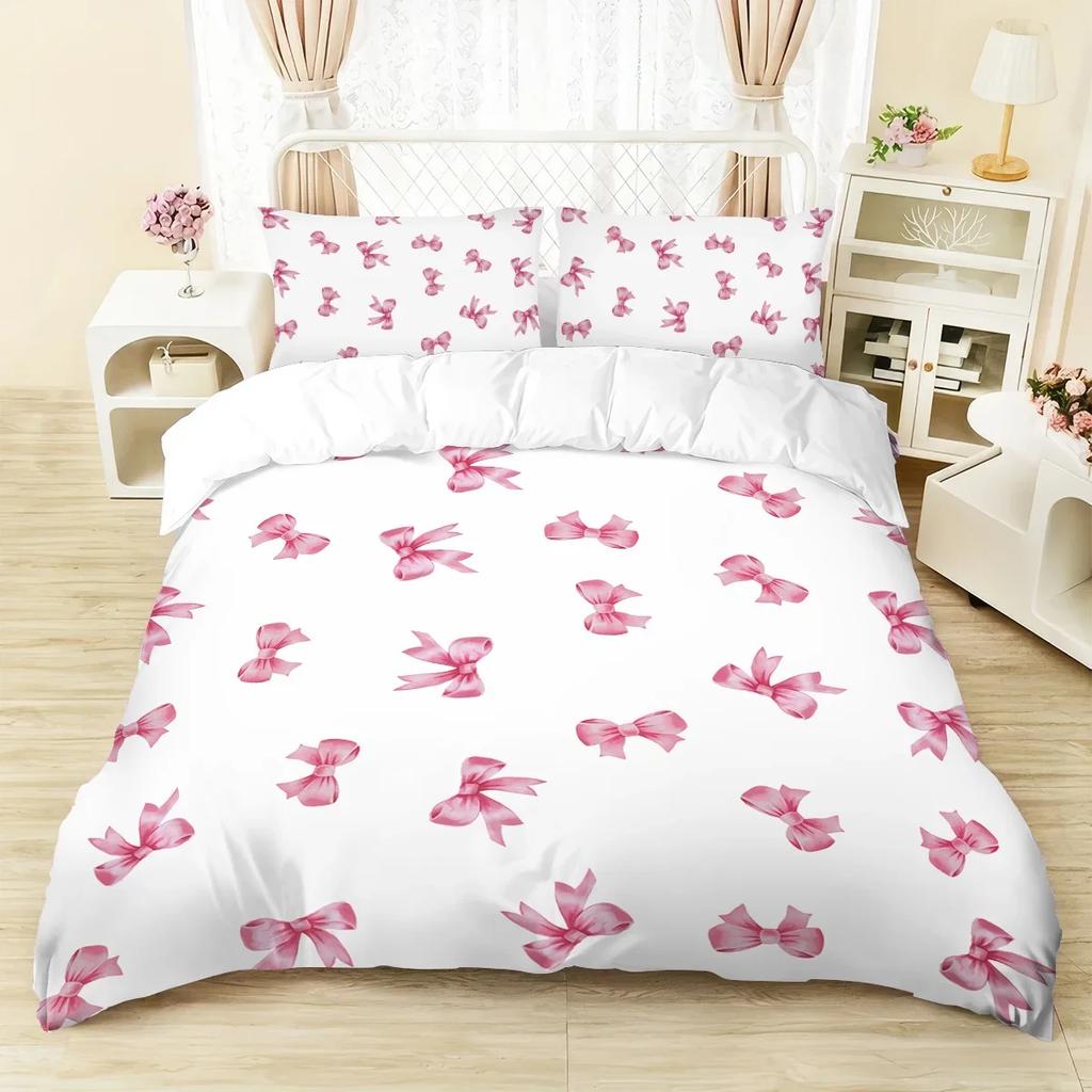 3ks růžový povlak na přikrývku se vzorem třešní a mašlí, 1 povlak na přikrývku + 2 povlaky na polštáře, bez výplně. Měkká a pohodlná ložní souprava