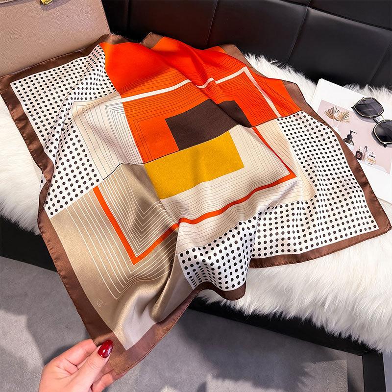 Spring Silk Scarf Fashionable Foreign Style Versatile Small Square Scarf 70Cm Decorative Scarf Sunscreen Travel Shawl Women