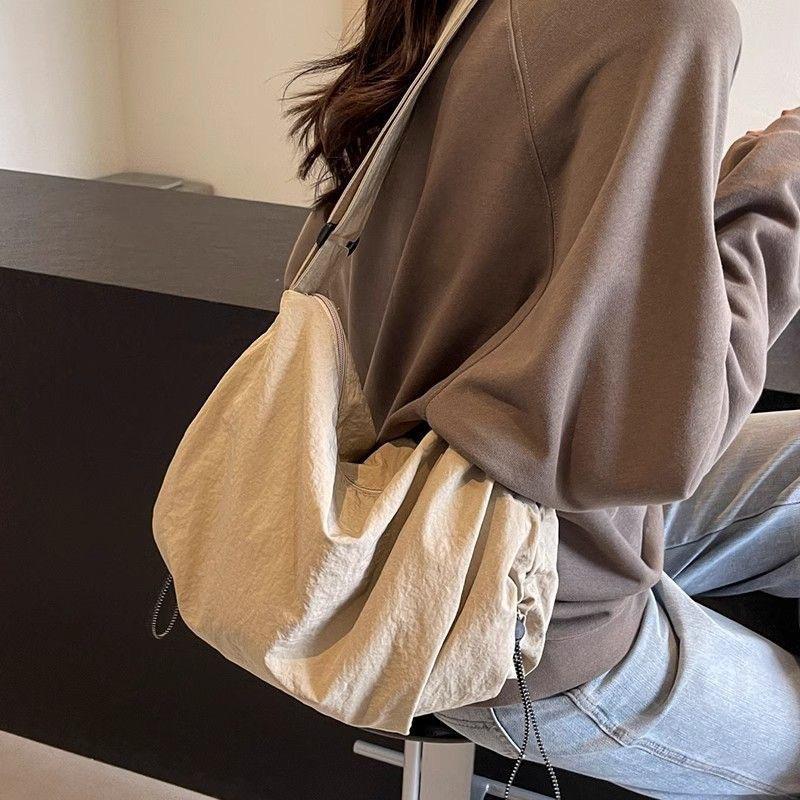 Japanese-Style Waterproof Nylon Dumpling Crossbody Bag: Sporty, Large-Capacity Tote for Men & Women, Ideal for Cycling & Relaxed Shoulder Wear.