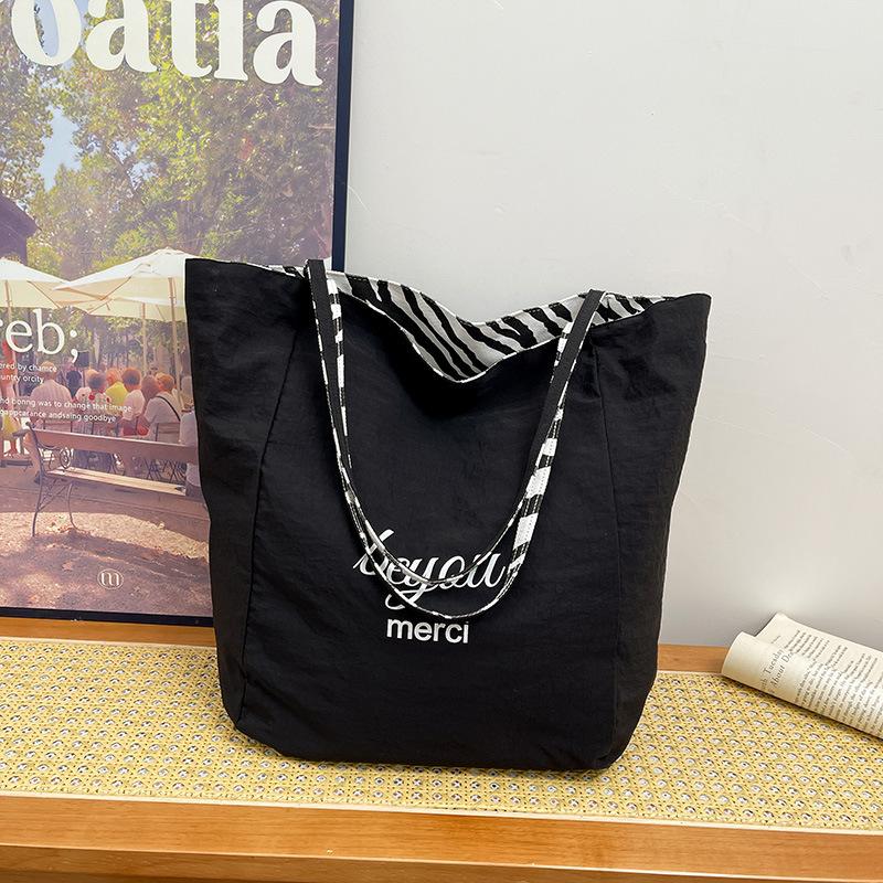 

Plaid bag women s 2024 autumn and winter new fashion college style tote bag casual versatile large-capacity cloth bag чорний