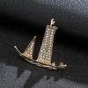 Spilla a spilla da uomo con timone di barca a vela e corona d'aquila con strass