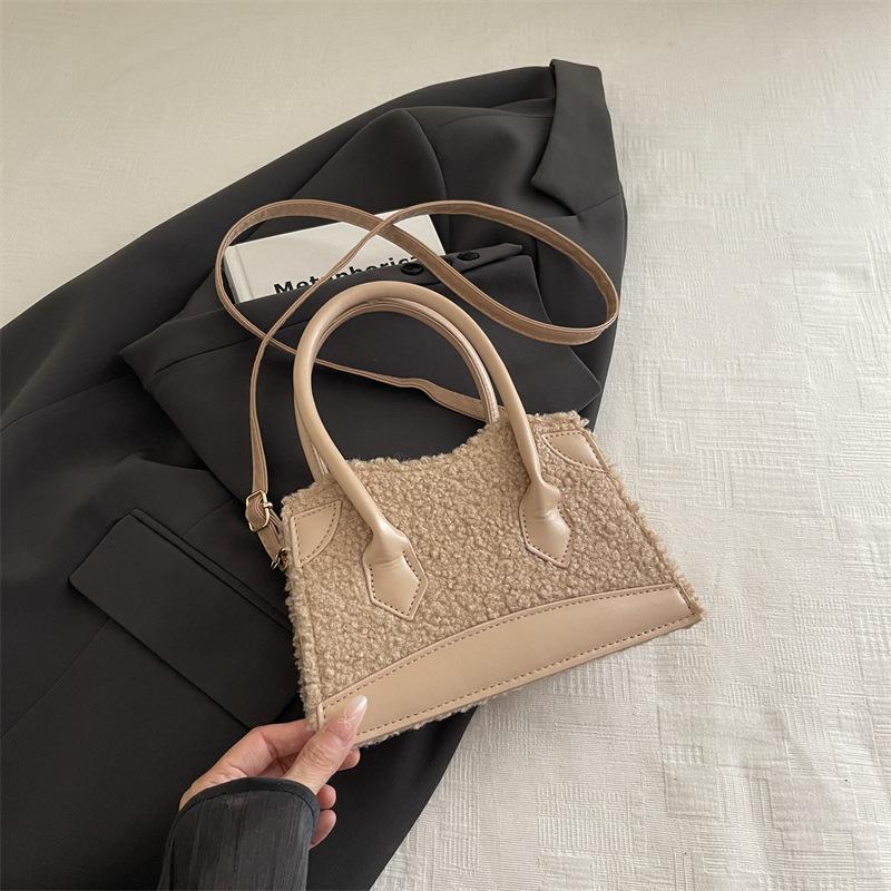 Plush Fashion Handbag 2025 Autumn New Niche Design Versatile Ins High Value Messenger Bag Small Square Bag