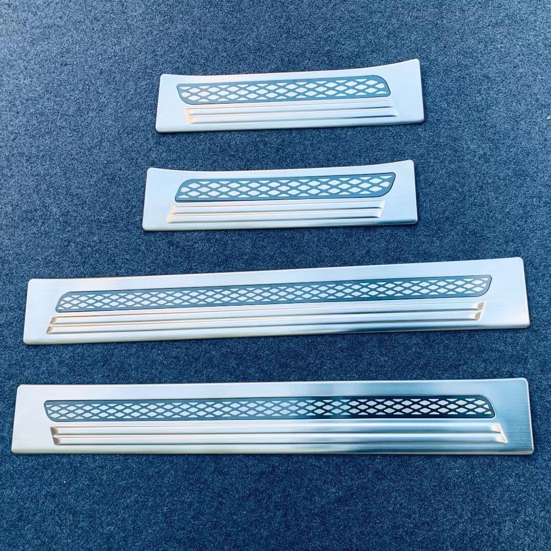 

Декоративні накладки на пороги Mitsubishi Outlander 23-24