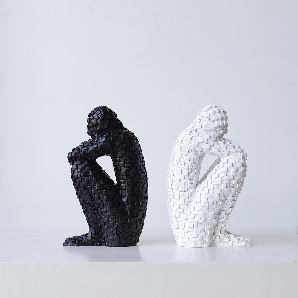 

Contemporary Resin Mosaic Sculpture for Home or Office Decor 13x9x21cm чорний