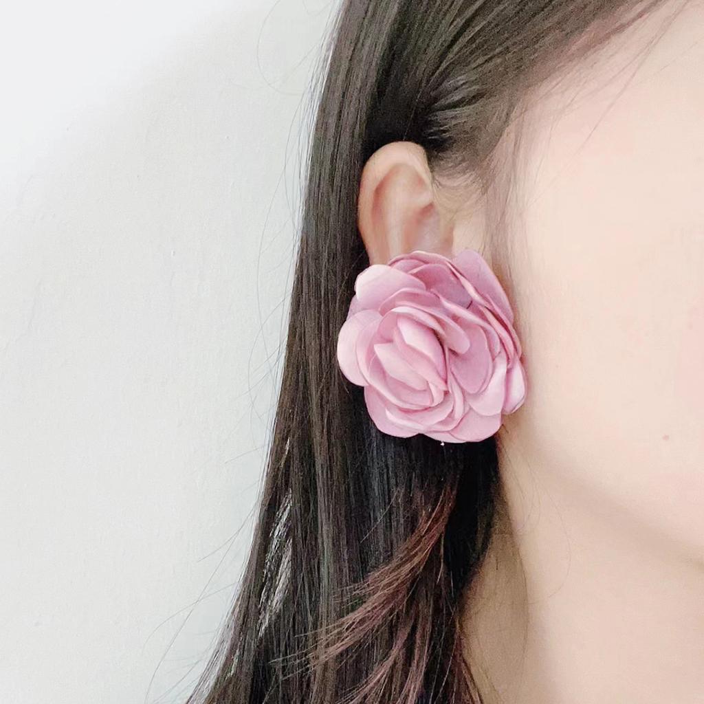 Fashion temperament versatile rose earrings, niche personality design sense retro flower earrings