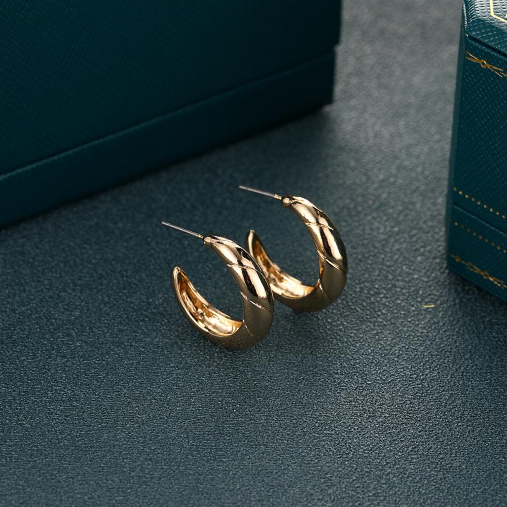 Stylish And Simple Personalized Earrings, Gold Glossy Semi-Round C-Shaped Earrings