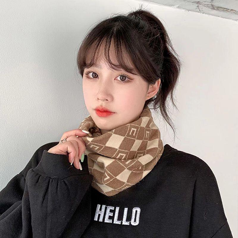 

5 Yuan Off: Korean Style Ear-Hanging Face Mask & Scarf – Warm, Thick, Windproof & Coldproof.