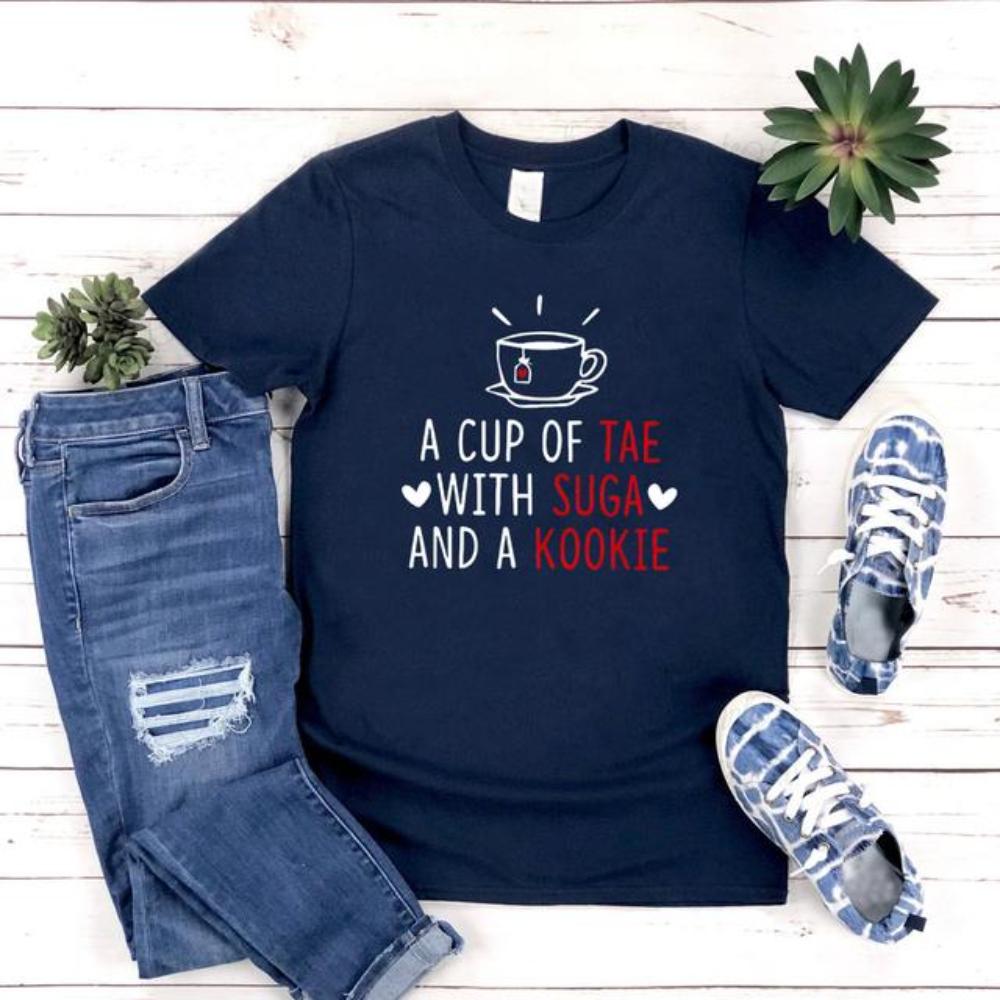 Eine Tasse Tae mit Suga und Kookie T-Shirt Kpop T-Shirt Damen Harajuku T-Shirt Korean Fashion Casual Top Lady Girl K-Pop T-Shirts