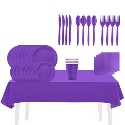 Fialový jednorazový riad pre narodeniny a kempovanie: Zahŕňa taniere, poháre, servítky, obrusy, príbory