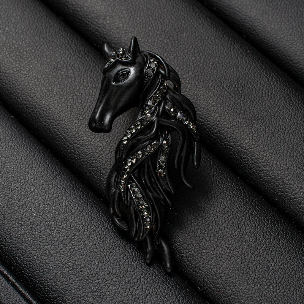 High-end and Exquisite Hollow-set Diamond-studded Horse-head Brooch for Animal-themed Clothing Accessory