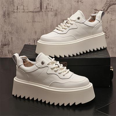 Scarpe da ginnastica casual da uomo, scarpe sportive leggere in pelle PU traspiranti, scarpe da tennis piatte bianche da uomo.