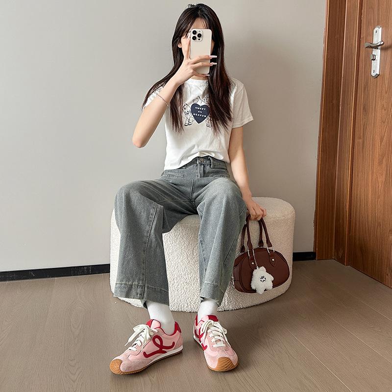 2025 vår och höst mjukbottnade tyska träningsskor Wang Yibo samma asymmetriska stora tå snörning ledig stil Forrest Gump skor dam