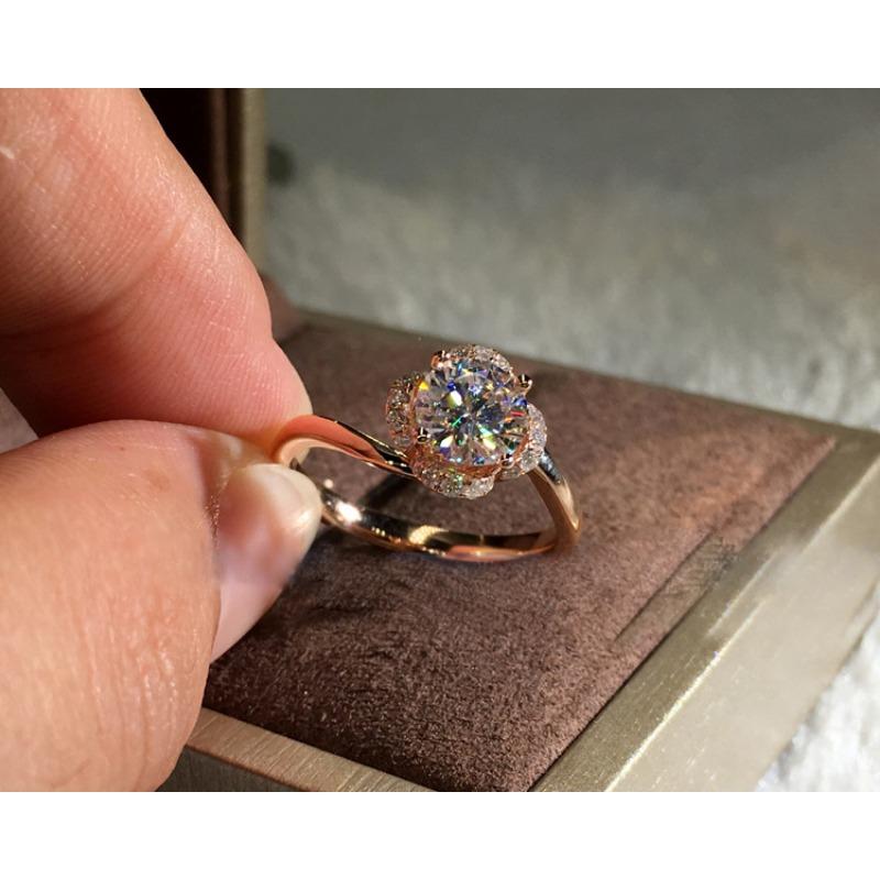 

Модное и роскошное европейское и американское кольцо с розовым золотом и цирконием No. 10