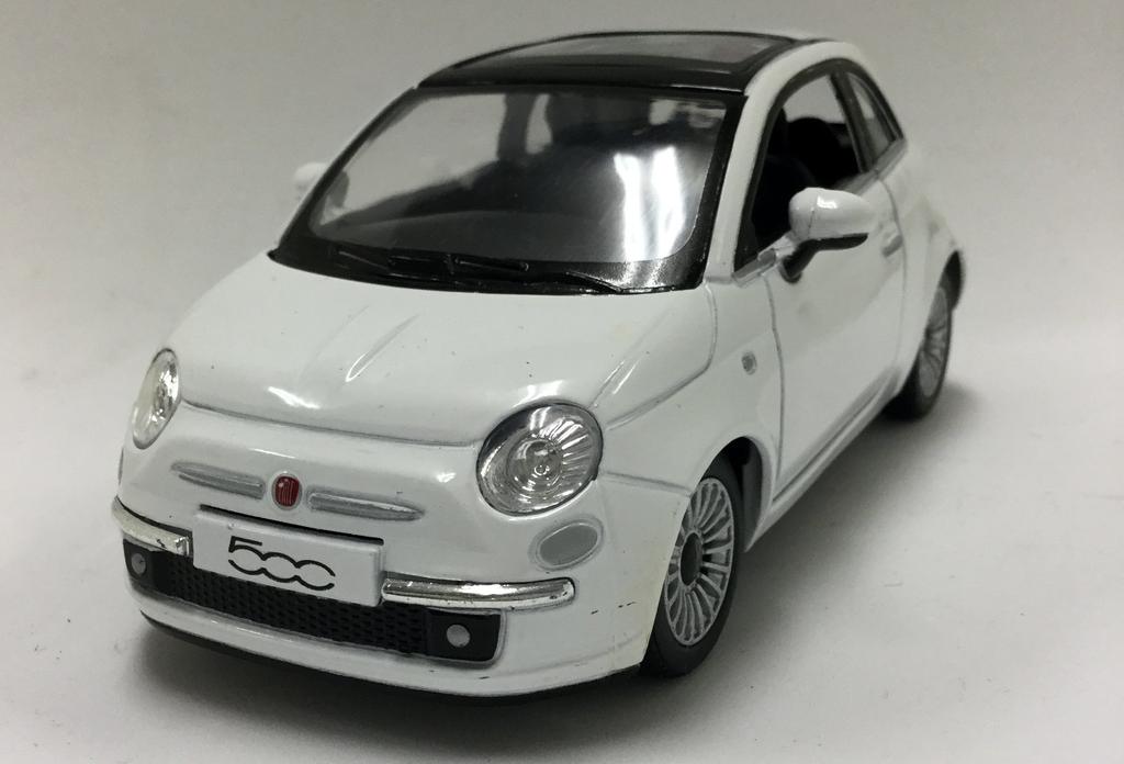 KiNSMART Scale 2007 FIAT 500 Diecast Model Car 1/28 Pull-Back (White)