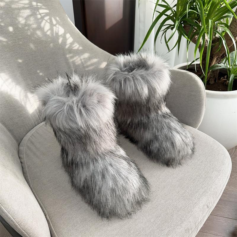 New Winter Fur Onepiece Raccoon Fur Female Snow Boots Fur Shoes Outdoor Mid Leg Boots