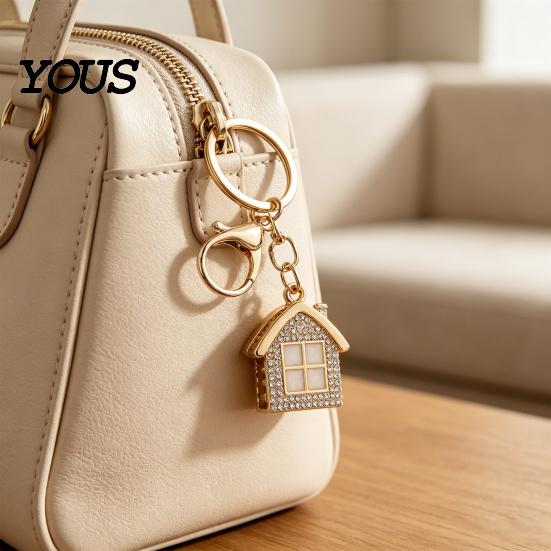 Non-blackening Metal Keychain Pendant, 3D Cabin Shape Key Holder with Lobster Long-lasting Shiny Clasp And Ring, Anti-Oxidation Fall-Resistant Window