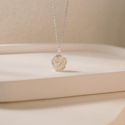 Exquisite Rose Pendant and Plain Necklace for Women's New Style Simple and Fashionable