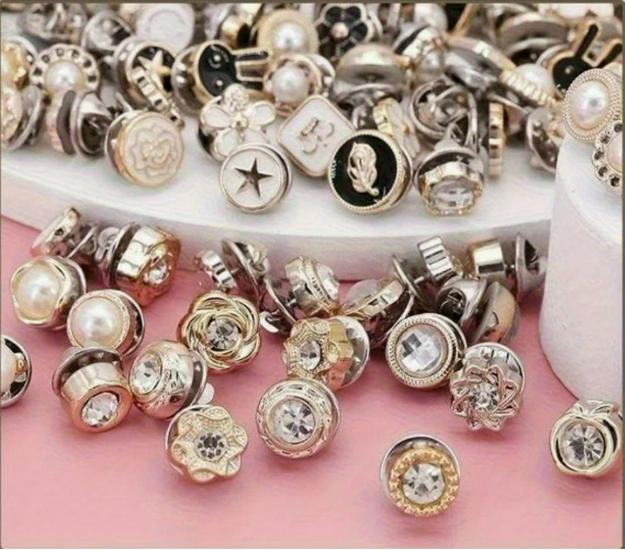 Japanese Cute Style No-Sew Anti-Exposure Brooch Corsage for Women