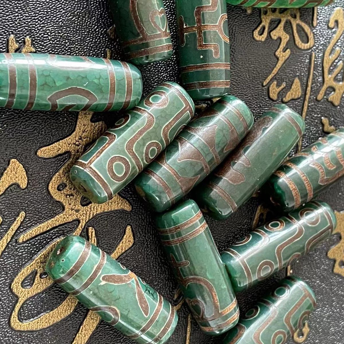 Tibetan Dzi Green Chalcedony Barrel Beads Locket with Patterned Pendant, 30cm Long -