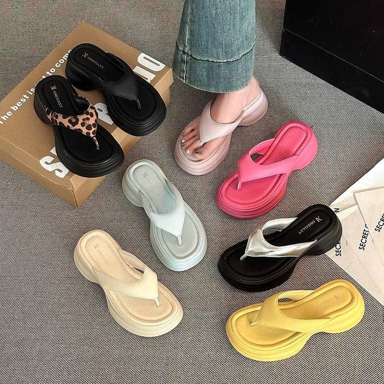 Flip-flops Women's Summer Outer Wear 2025 Summer New Thick Soft Bottom Fashionable Versatile Seaside Beach Sandals Pinch Slippers