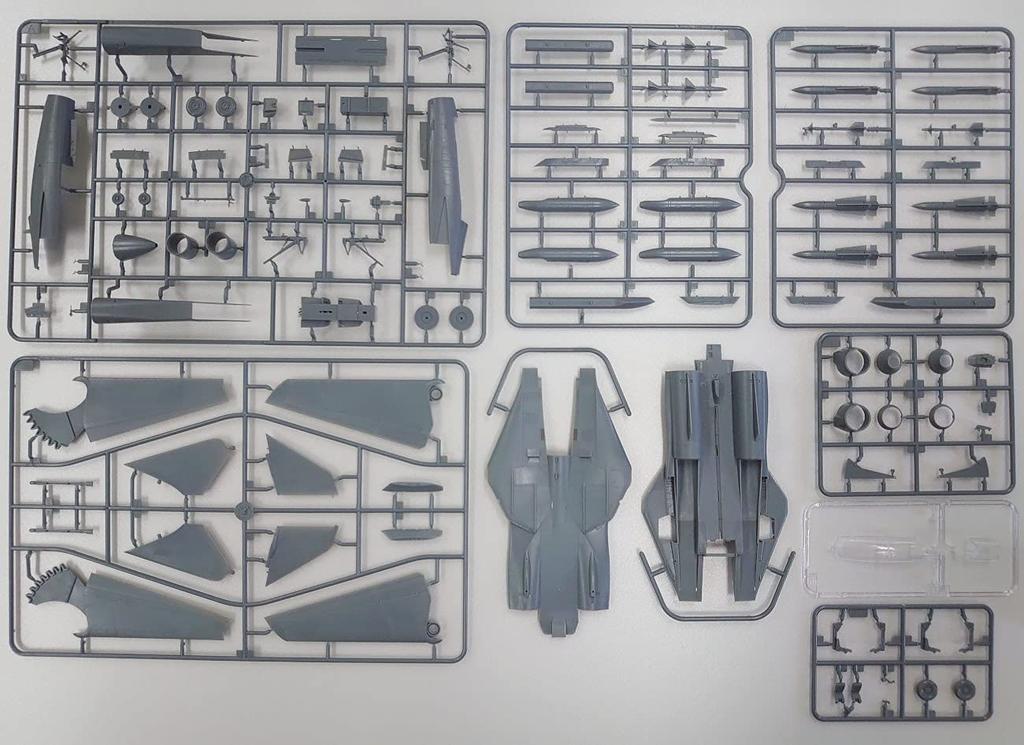 Doyusha 1/72 scale US Navy F-14A Tomcat VF-84 Jolly Rogers plastic model kit (72-TOM-1)