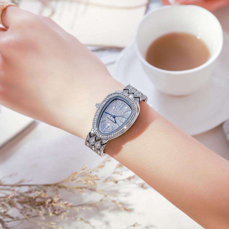 Elegante sternförmige Damen-Quarzuhr in Schlangenform - Luxuriöses wasserdichtes mit Diamanten besetztes Armband von Light Fashion Niche.