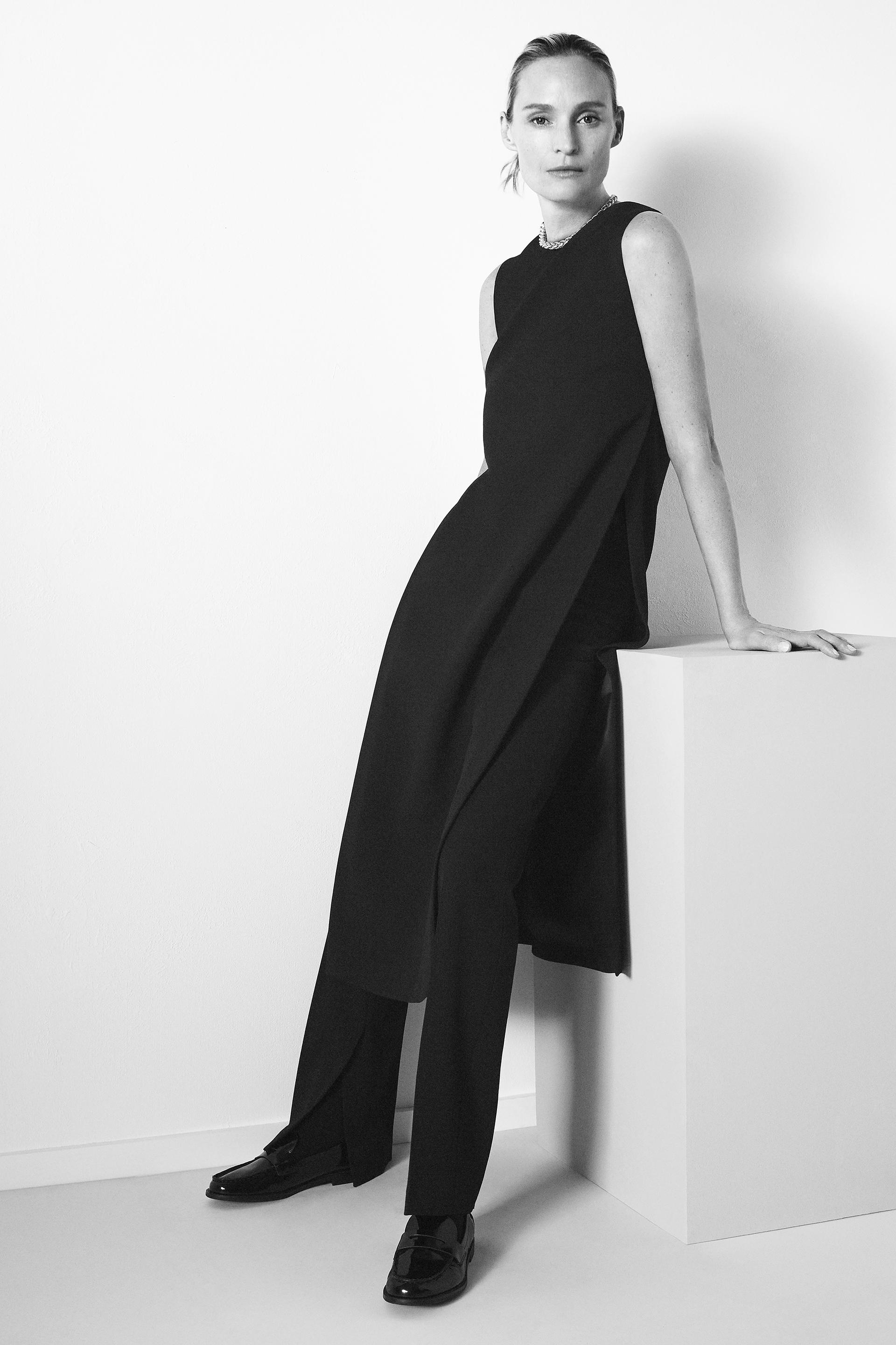 

ZW COLLECTION МИНИМАЛИСТИЧНЫЙ ДЛИННЫЙ ЖИЛЕТ