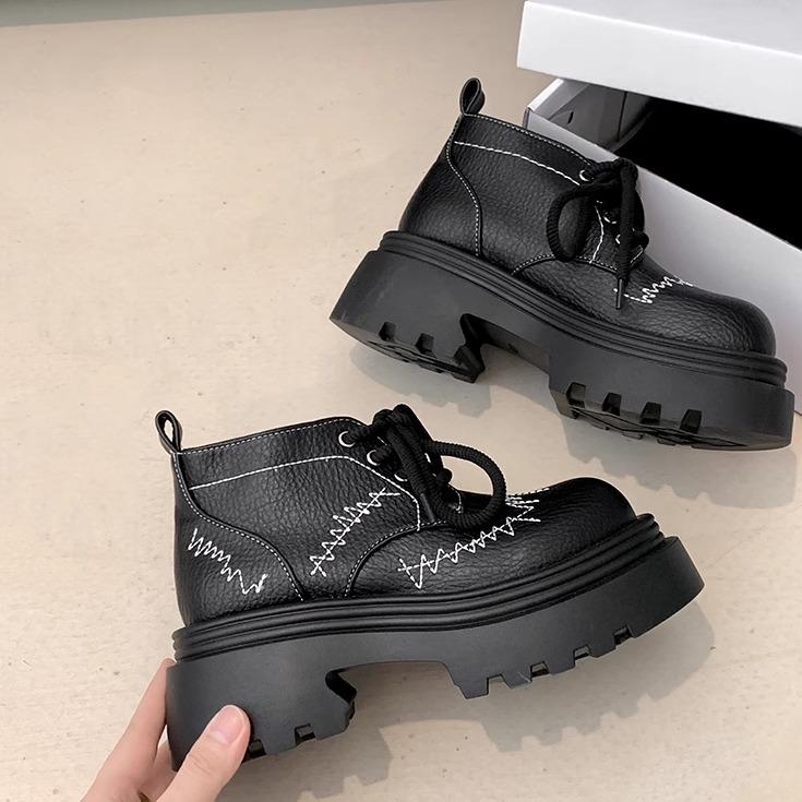 

Модный тренд ботинки Мартин на толстой подошве и толстом каблуке, женские 2025 новая осень ретро увеличивающие рост и стройнящие рыцарские ботинки 39 чёрный