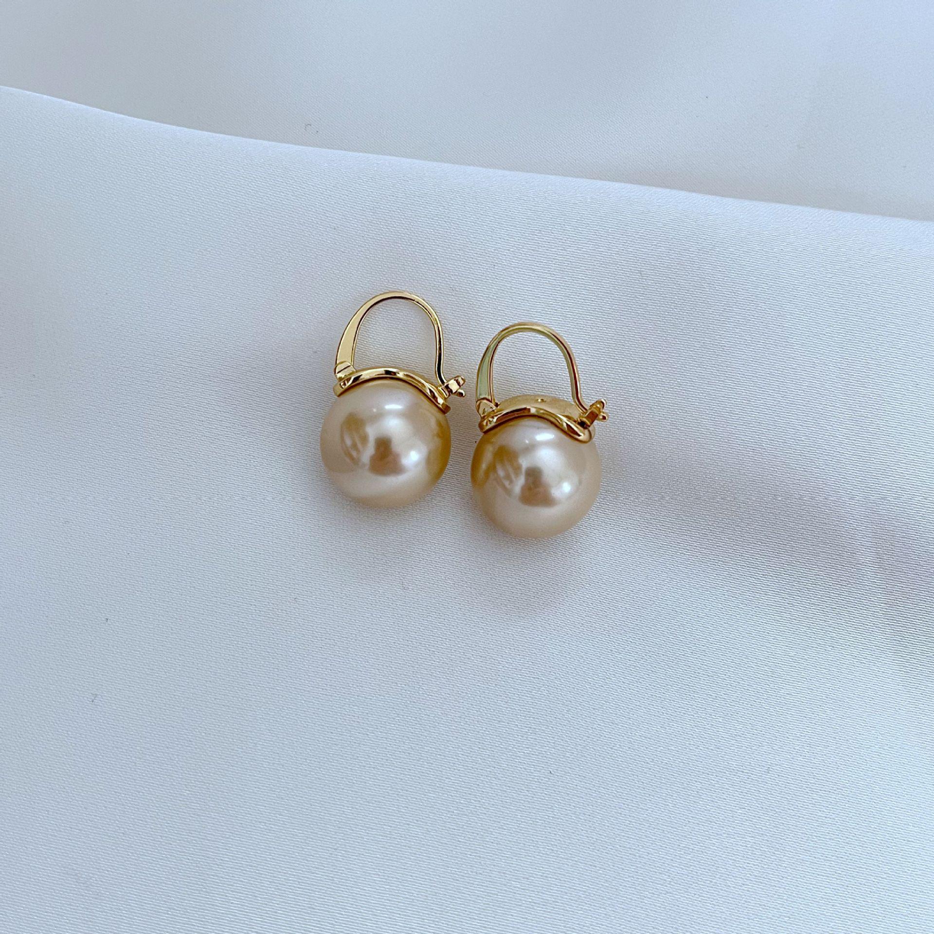 

Dong Qing Faux Pearl 18K Ear Cuffs: Multi-Color Stud Earrings - Simple, Versatile Japanese & Korean Inspired Jewelry.