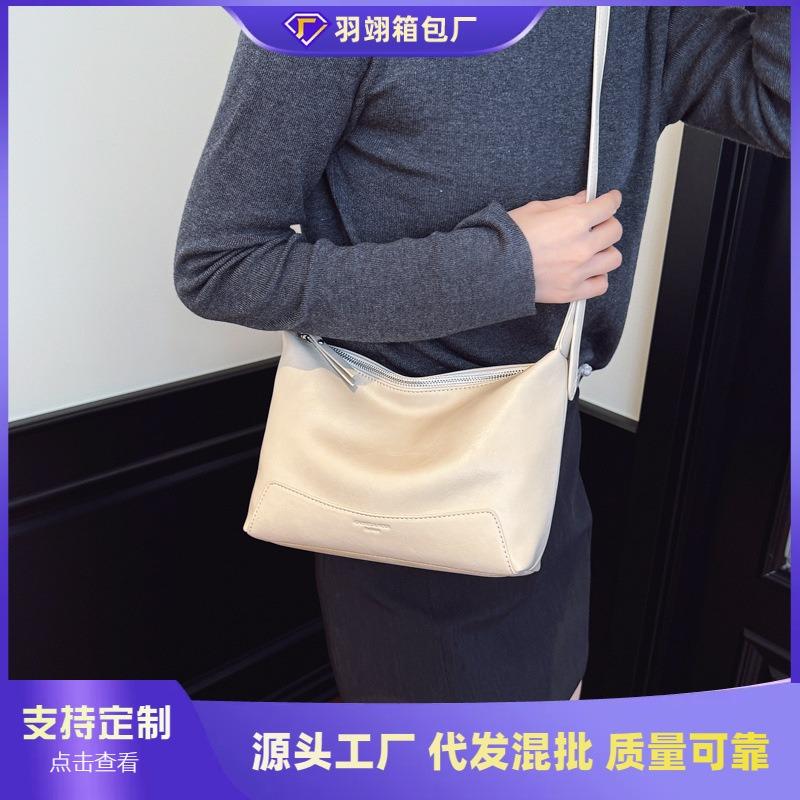 Premium underarm bag women's new retro casual shoulder messenger bag niche versatile commuter bag