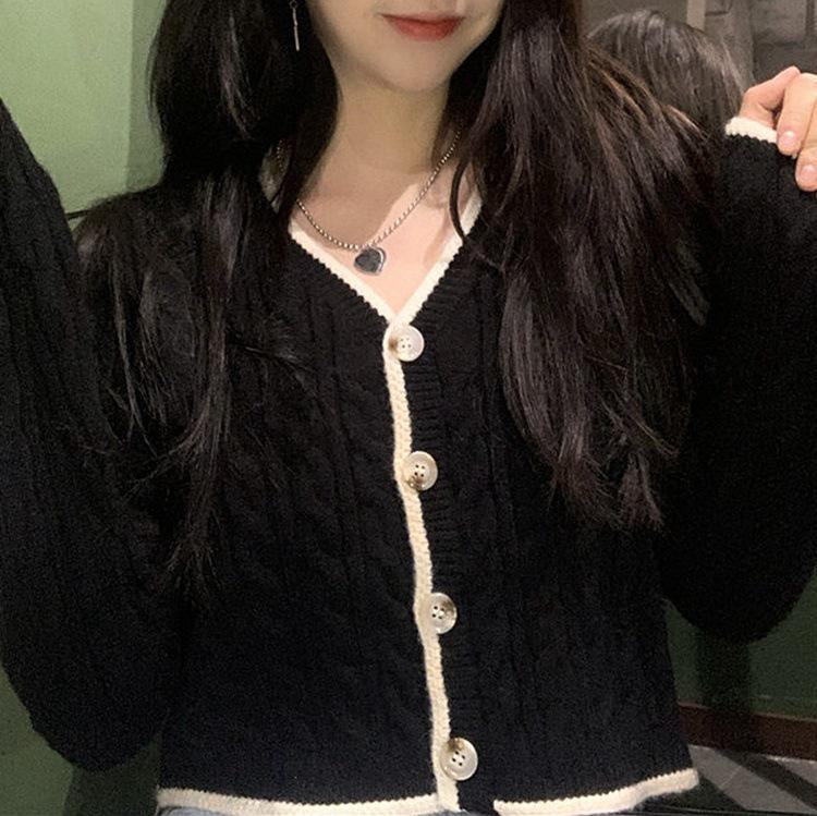 

Женский корейский кардиган с V-образным вырезом и длинными рукавами: Весенний стиль, вязаный, модный, повседневный, трендовый короткий свитер-пальто. One Size чёрный