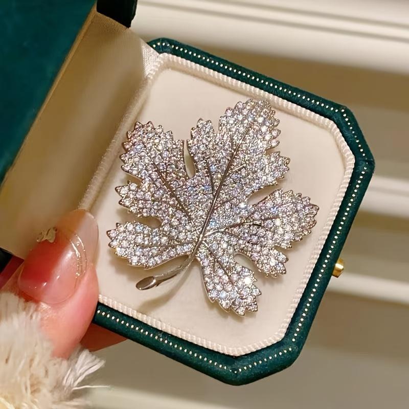 

Trendy Maple Leaf Brooch, European American Style Pin for Suits & Dresses, Exquisite Discreet Everyday Wear