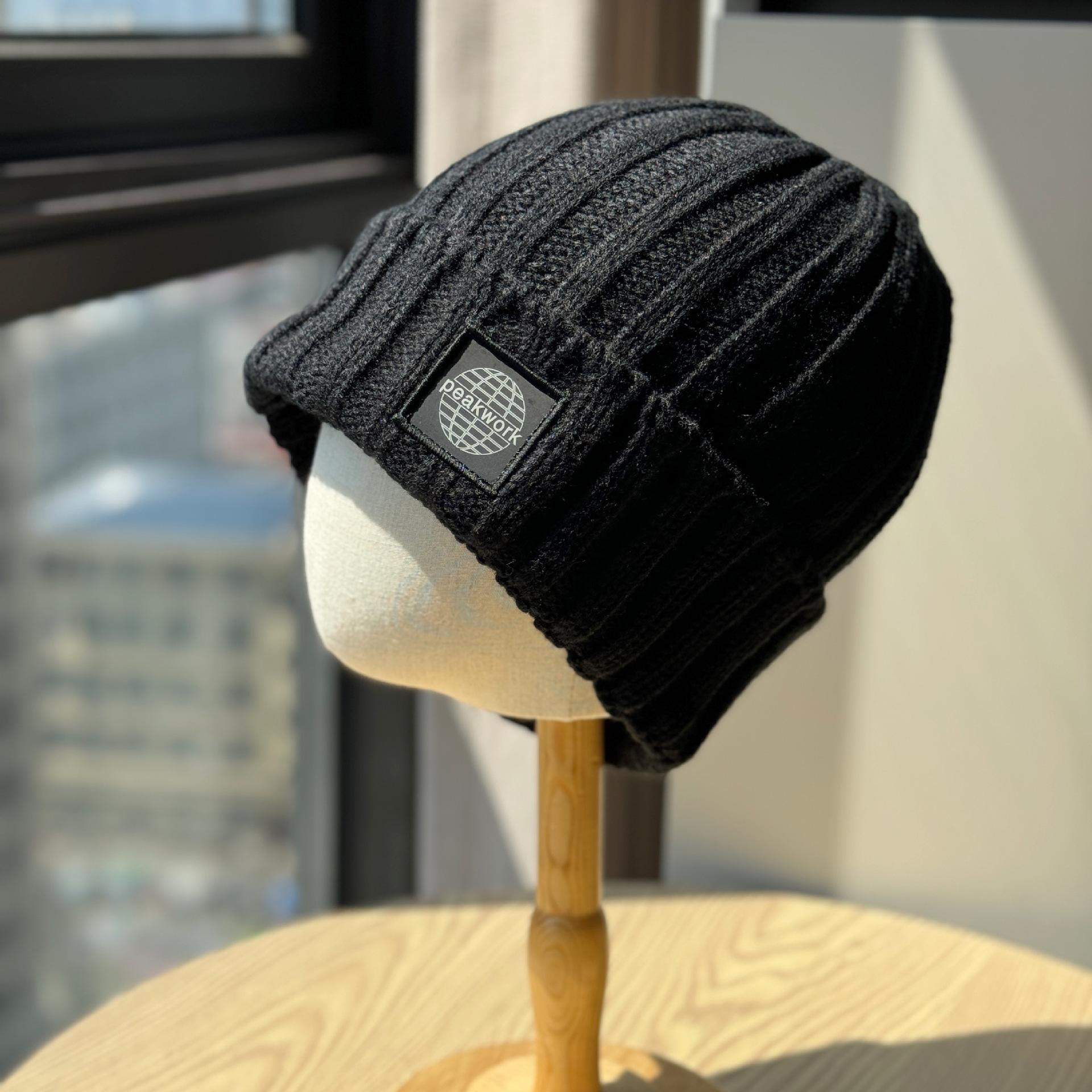 

Новая осенне-зимняя шерстяная шапка с вышивкой букв для мужчин, корейская версия, универсальная теплая вязаная шапка от холода, женский трендовый бренд, для маленького лица one size