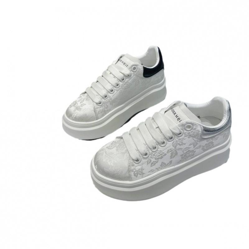 Chinesischer Stil Guochao Druck bestickte kleine weiße Schuhe Board Schuhe Damen 2025 neu vielseitige Muffin Plateau Freizeitschuhe Einzelne Schuhe