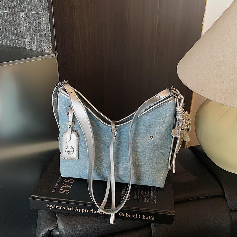 Autumn Niche Design Messenger Bag Underarm Denim Bag Women'S Korean Ins Fashion Casual Shoulder Bag