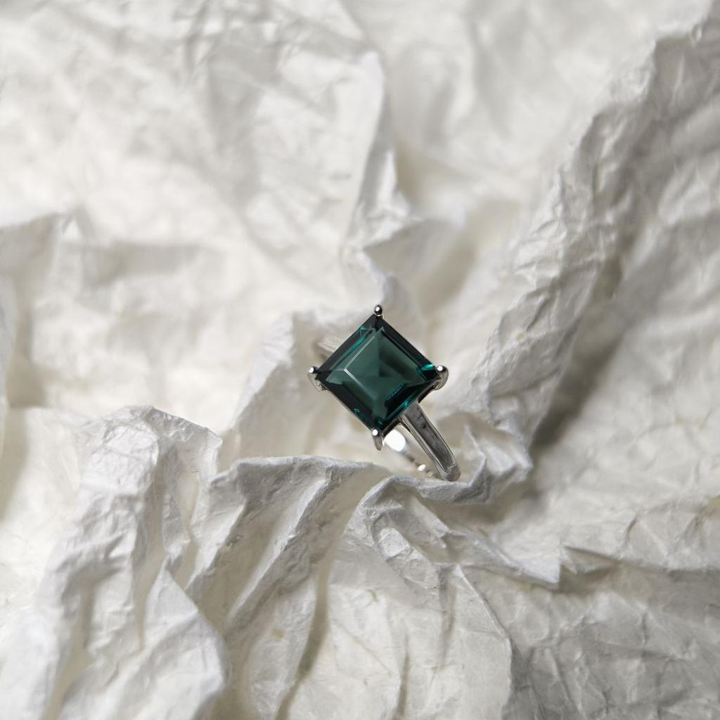 Серебряное кольцо с топазом Лондон Блю 2.107ct, вес изделия 2,49 гр (2178118)