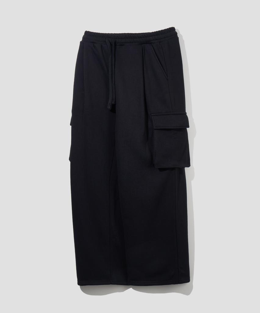 AGOD (Fleece-Lined) Single-Pleat Cargo Sweatpants [Black]