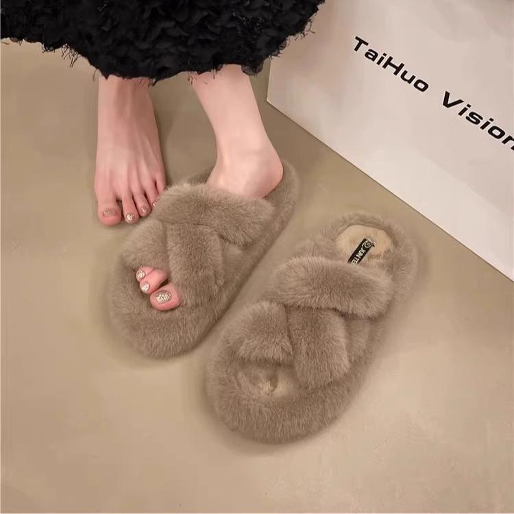 Thick bottom Internet celebrity fluffy slippers women wear 2025 autumn new super hot explosion comfortable fluffy foreign gas cotton drag