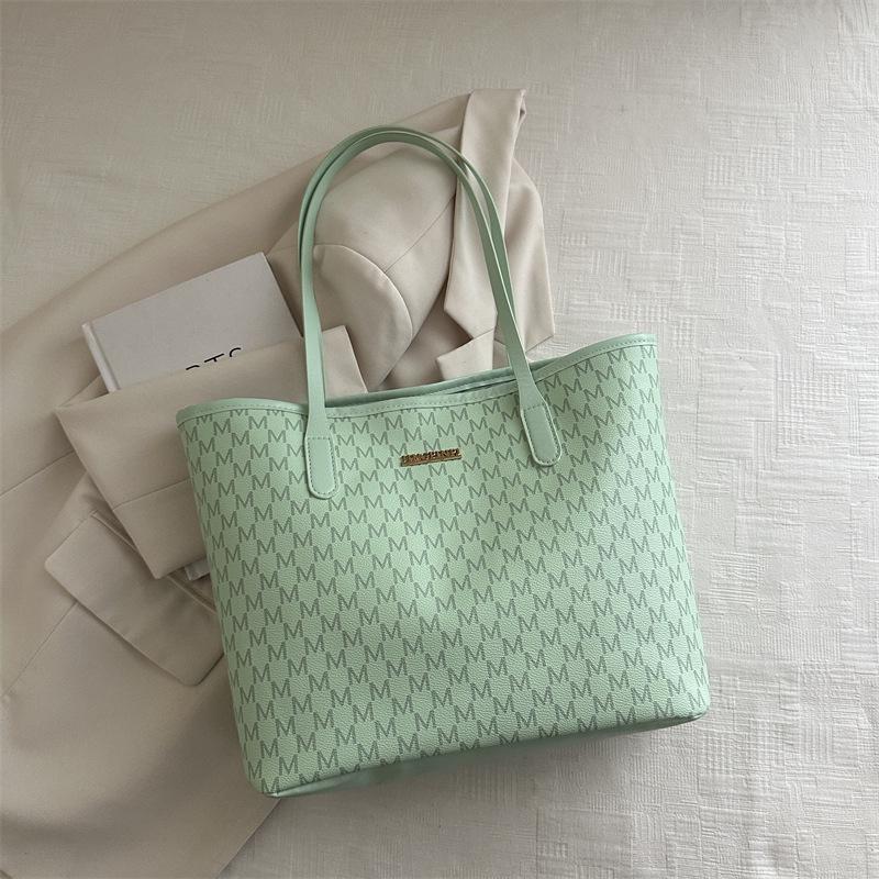 

2025 Retro Large-Capacity Women s Tote: Fashionable Autumn/Winter Handbag & Shoulder Bag зелений