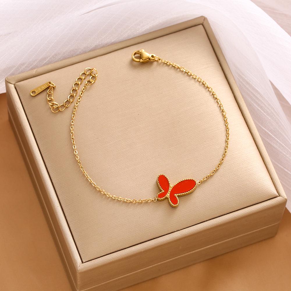 High-End Titanium Steel Four-Leaf Clover Bracelet with Shell Pendant – Durable, Fade-Resistant Design