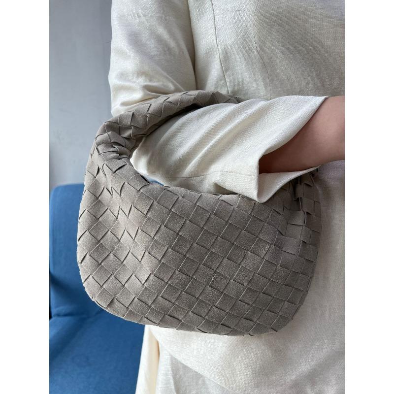 Reine handgefertigte matte gewebte Tasche, neue Damentasche, kleine Croissant-Tasche, Handtasche im europäischen und amerikanischen Stil.