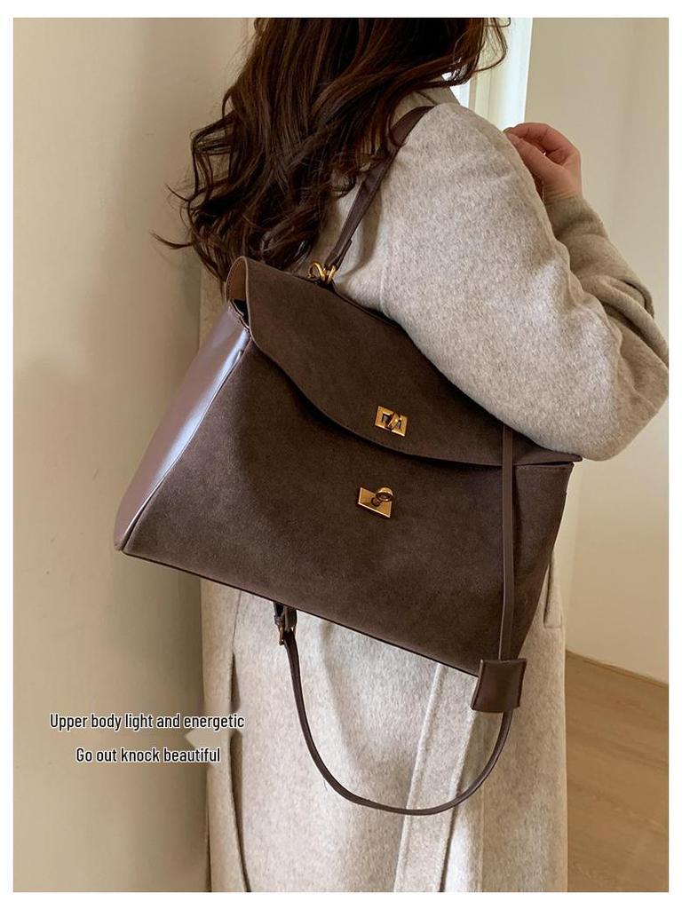 2025 Women's High-End Retro Matte Platinum Handbag: Trendy, Large Capacity Niche Underarm Commute Bag