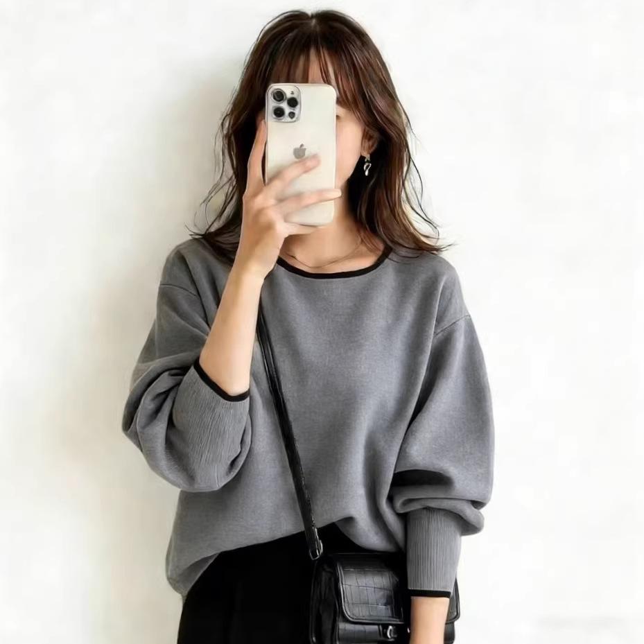 2026 Spring Women's Japanese Style Round Neck Long Sleeve Patchwork Color Block Pullover T-shirt, Slimming, Available in 3 Colors.