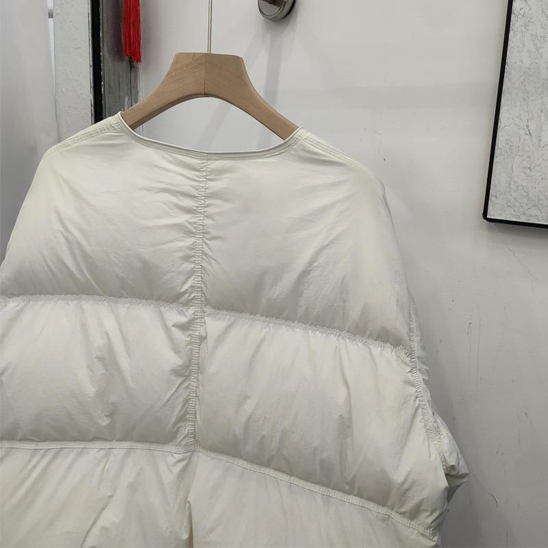 Round neck thickened down jacket women's short model, new casual style loose and thin fashion warm white duck down jacket