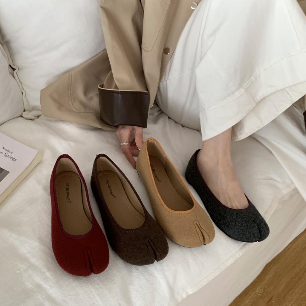 Flat-bottomed split-toed pig's trotters women's shoes 2025 autumn thumb horseshoe beanie shoes retro suede single shoes