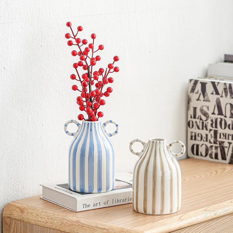 Vase à Fleurs Créatif en Céramique Peint à la Main avec Deux Oreilles, Vase à Rayures Créatives, Décoration pour Arrangements Floraux, Ornements de Table, Cadeaux pour la Maison