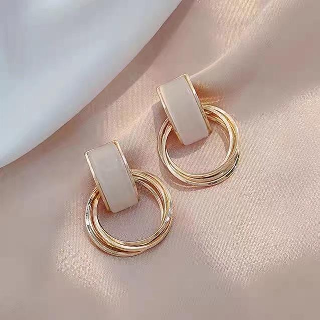 Quiet Luxury French Vintage Geometric Hoop Earrings Minimalist Metal Circle Ear Cuffs Old Money Aesthetic Dainty Gold Tone Studs